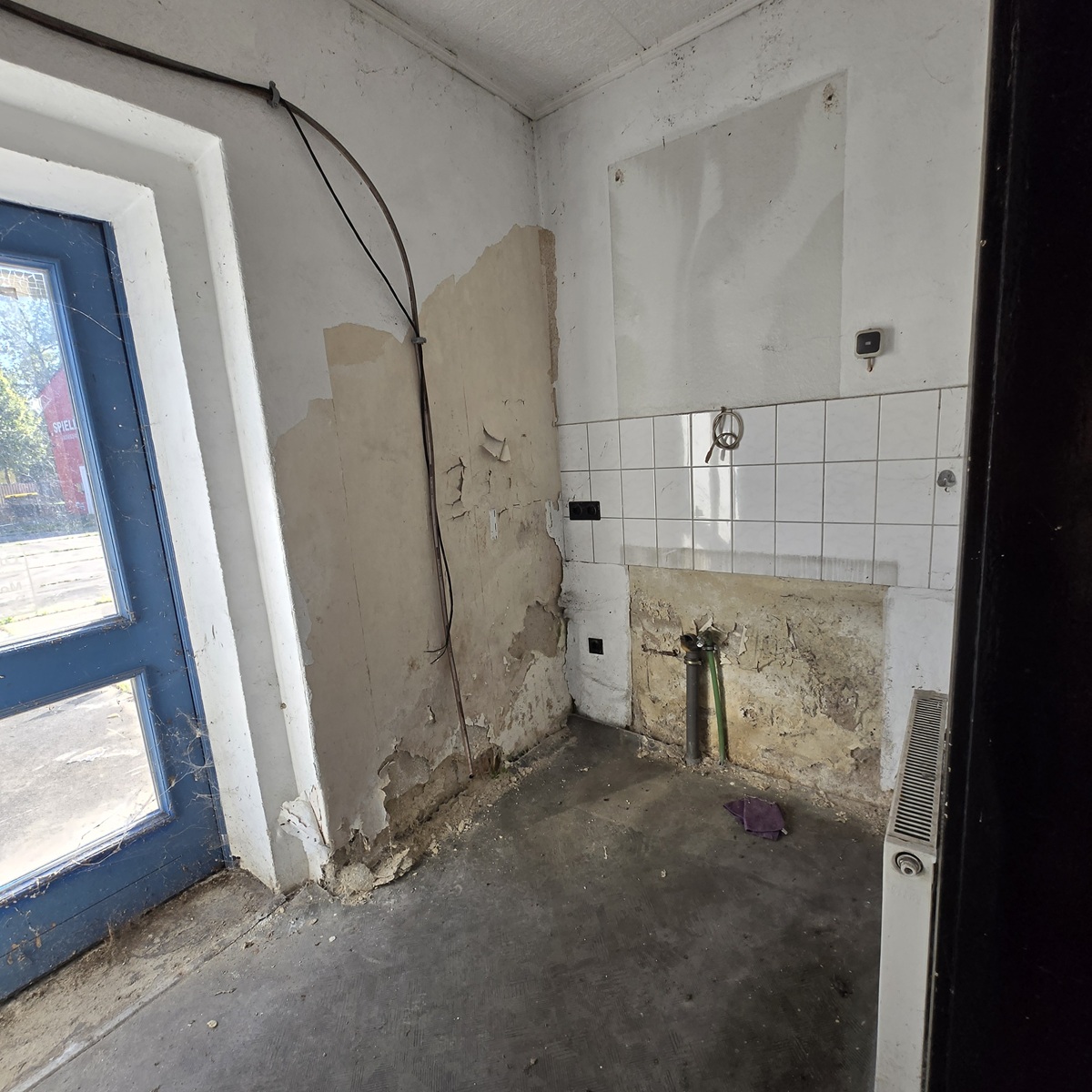 230 m² Werkstatt mit Büro, Shop, Carport & 2 Stellplätze in Spremberg mieten