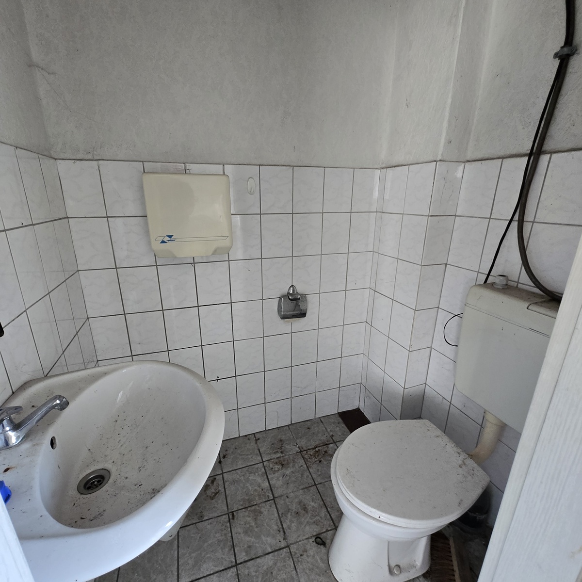 230 m² Werkstatt mit Büro, Shop, Carport & 2 Stellplätze in Spremberg mieten
