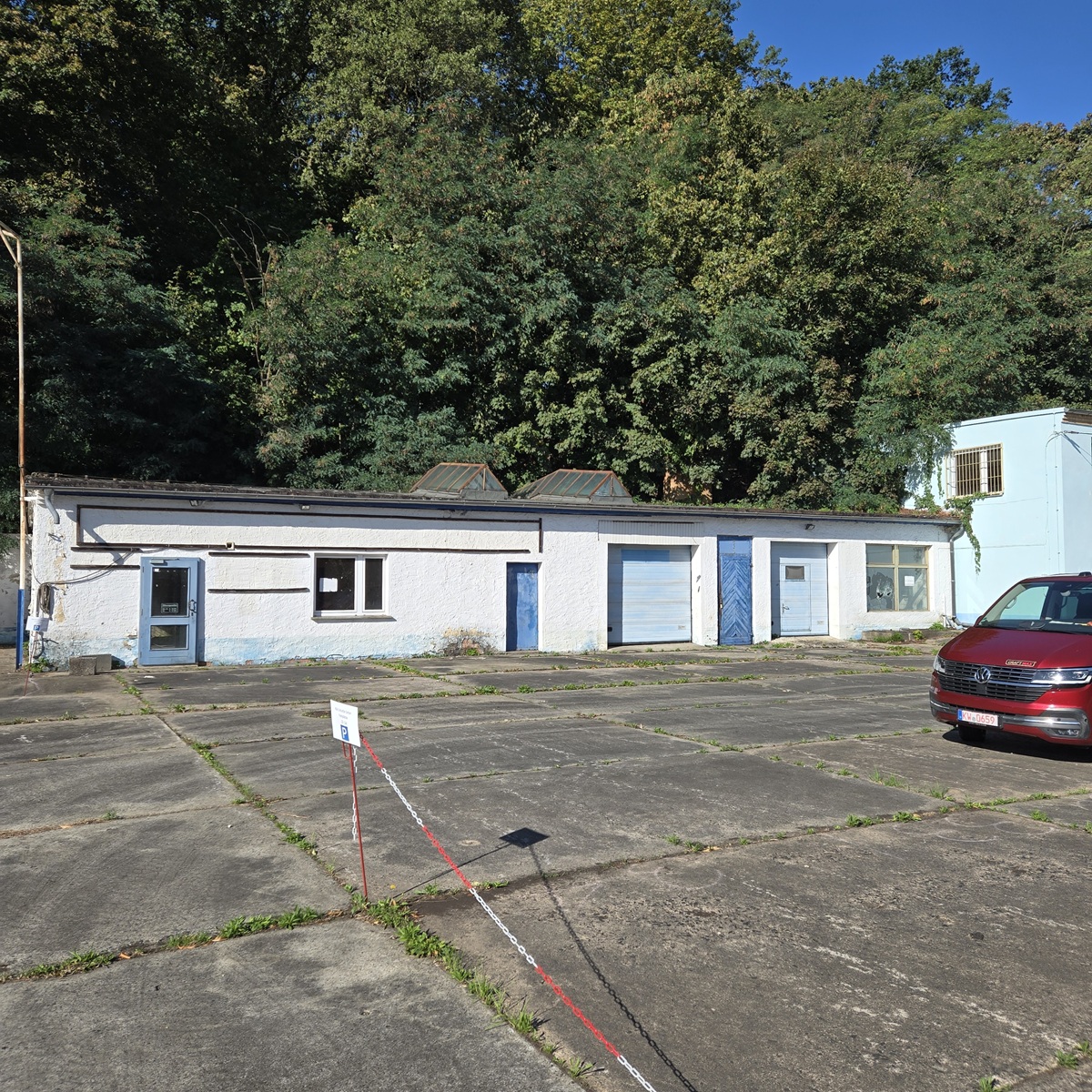 230 m² Werkstatt mit Büro, Shop, Carport & 2 Stellplätze in Spremberg mieten
